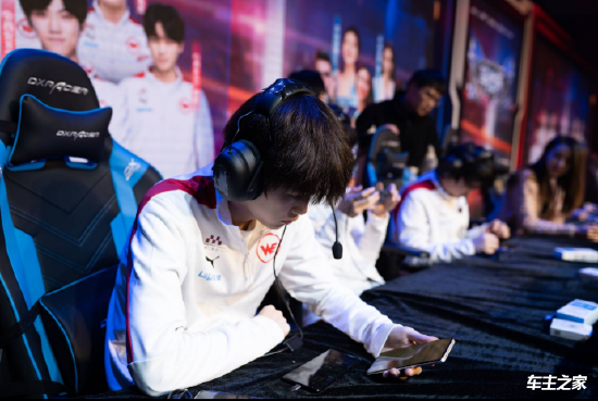 作为KPL的GOAT，FLY的历史地位最有可能被谁追上并且反超？